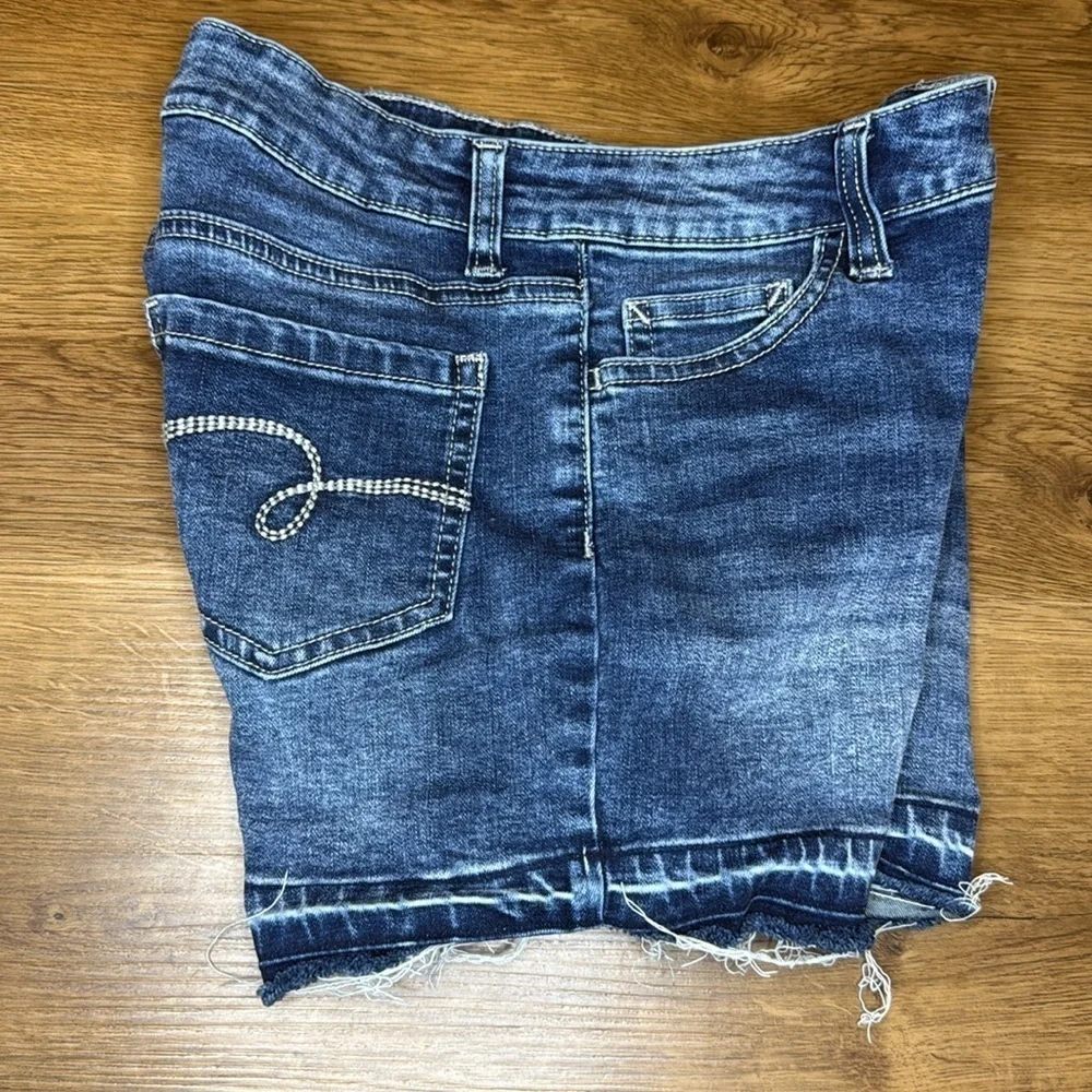 Justice Juniors 16 Faded Stretch 4.5” Inseam Altered Raw Hem Denim Jean Shorts